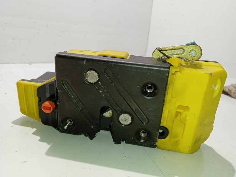 Recambio de cerradura puerta trasera izquierda para volvo xc90 d5 referencia OEM IAM 8650552  