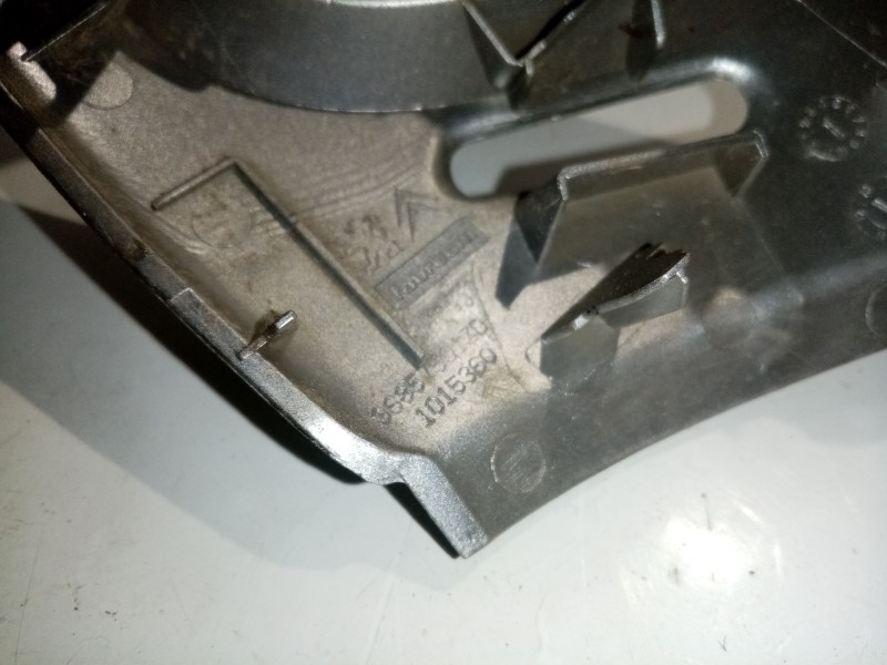 Recambio de moldura para citroën c3 sx referencia OEM IAM 96857501ZD  