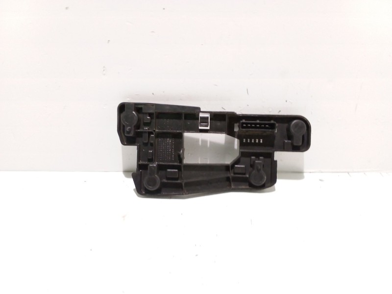 Recambio de portalamparas para peugeot 206 berlina 1.4 hdi referencia OEM IAM 2530  