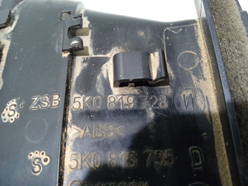 Recambio de rejilla aireadora para volkswagen golf vi (5k1) 1.6 tdi referencia OEM IAM 5K0819728  