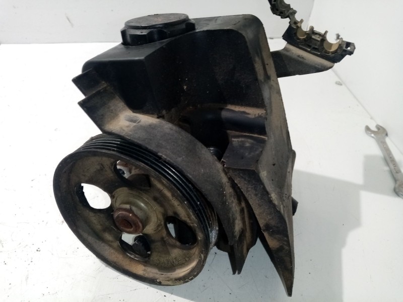 Recambio de bomba direccion para peugeot 206 berlina 1.4 hdi referencia OEM IAM 9637000980  
