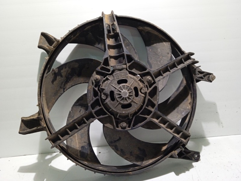 Recambio de electroventilador para renault rapid/express (f40) referencia OEM IAM 7700784652  