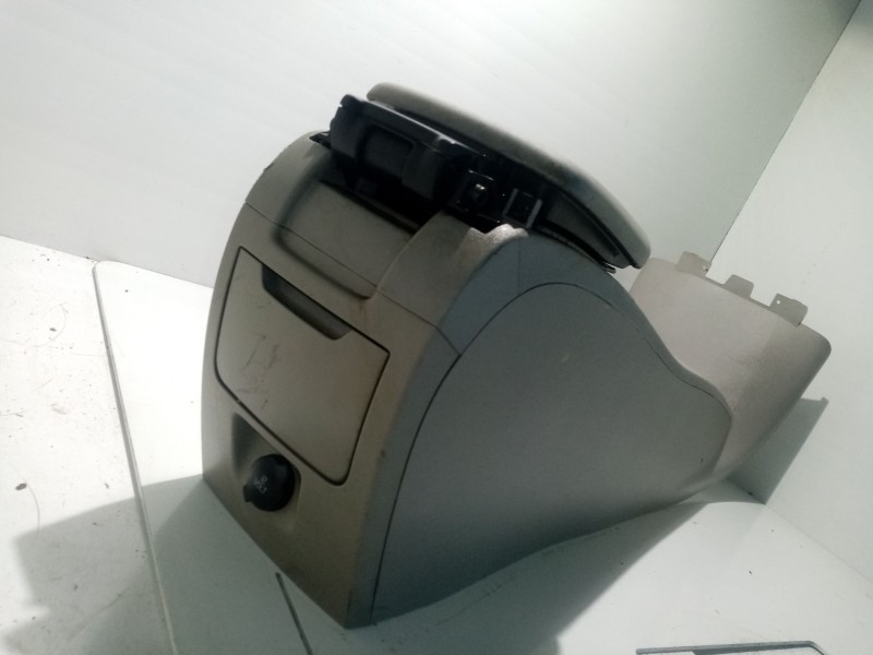 Recambio de apoyabrazos central para volvo v50 familiar referencia OEM IAM 30755374  