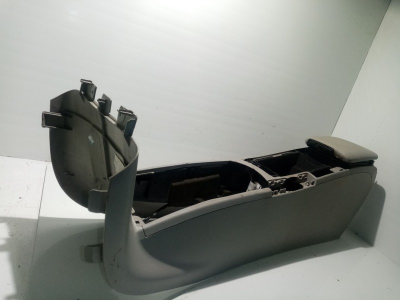 Recambio de apoyabrazos central para volvo v50 familiar referencia OEM IAM 30755374  