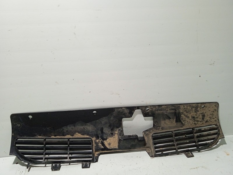 Recambio de rejilla delantera para peugeot 206 berlina 1.4 hdi referencia OEM IAM 9628691277  