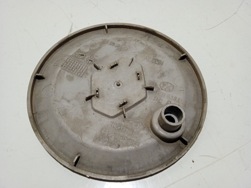 Recambio de tapacubos para renault clio iii referencia OEM IAM 8200108993  