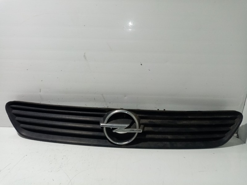 Recambio de rejilla delantera para opel astra g berlina referencia OEM IAM 90588120  