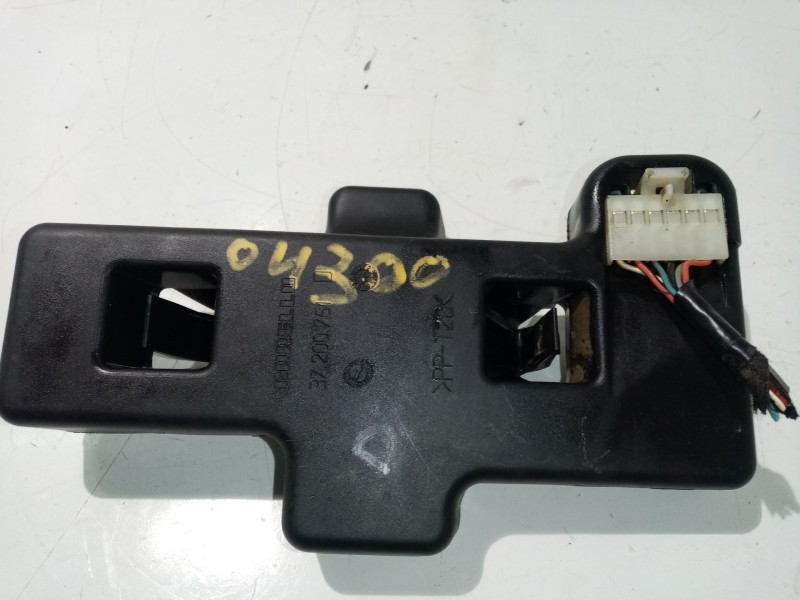 Recambio de portalamparas para fiat brava (182) 1.6 16v cat referencia OEM IAM 3720751D  