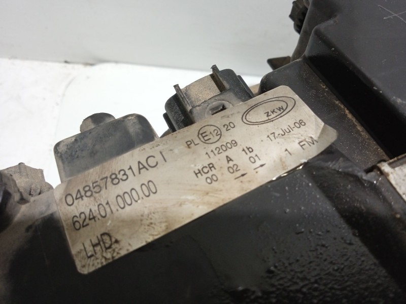 Recambio de faro izquierdo para chrysler voyager (rg) referencia OEM IAM 4857703AB  