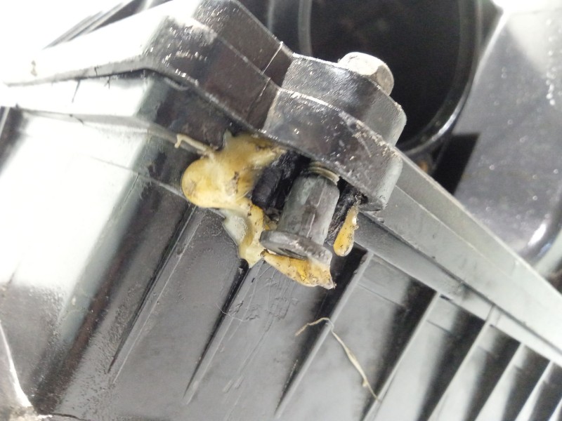 Recambio de caja filtro de aire para ssangyong rexton referencia OEM IAM 2310008B00  