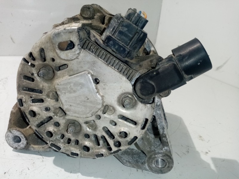 Recambio de alternador para ford fiesta (cbk) 1.4 tdci cat referencia OEM IAM 1545138  
