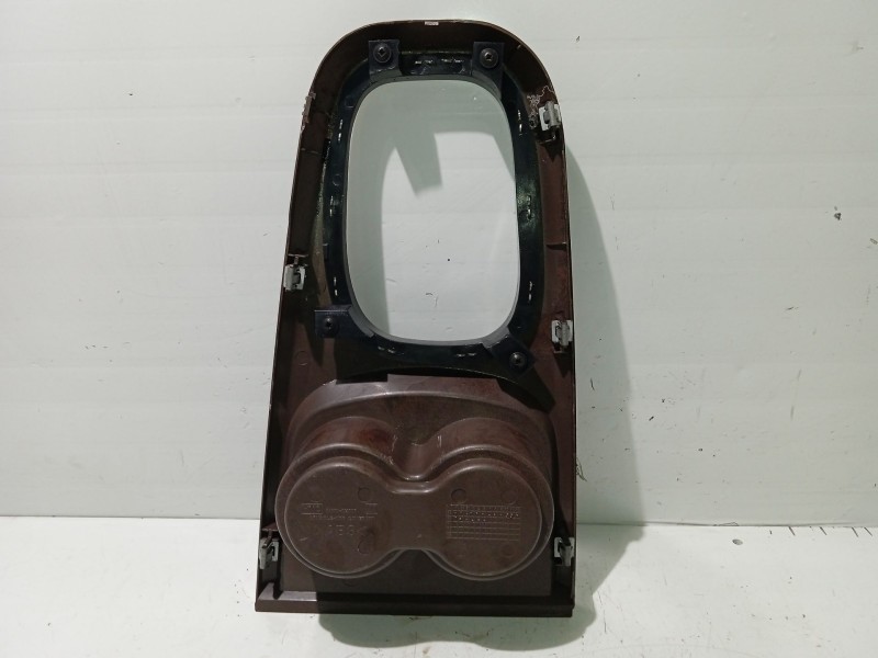 Recambio de moldura para kia joice ls referencia OEM IAM 84674M3000  