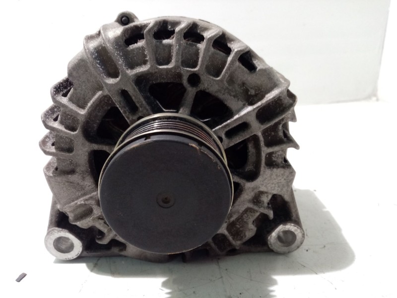 Recambio de alternador para peugeot 208 referencia OEM IAM 9678048880  