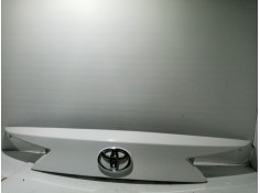Recambio de molduras traseras para toyota auris station wagon (_e18_) 2.0 d-4d (ade186_) referencia OEM IAM 7681102830  