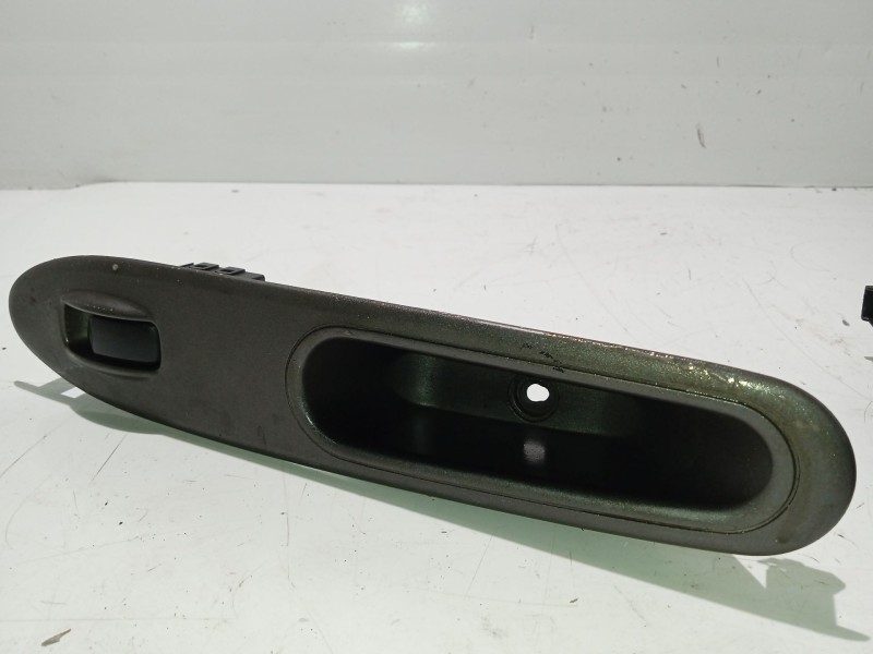 Recambio de mando elevalunas trasero derecho para kia joice ls referencia OEM IAM 620W0304  