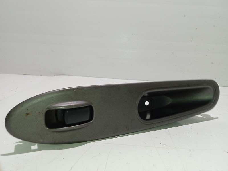 Recambio de mando elevalunas delantero derecho para kia joice ls referencia OEM IAM 620W0304  