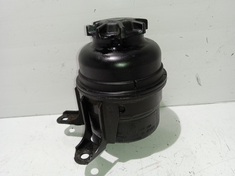 Recambio de deposito servo para bmw serie 3 berlina (e46) referencia OEM IAM 32411097164  