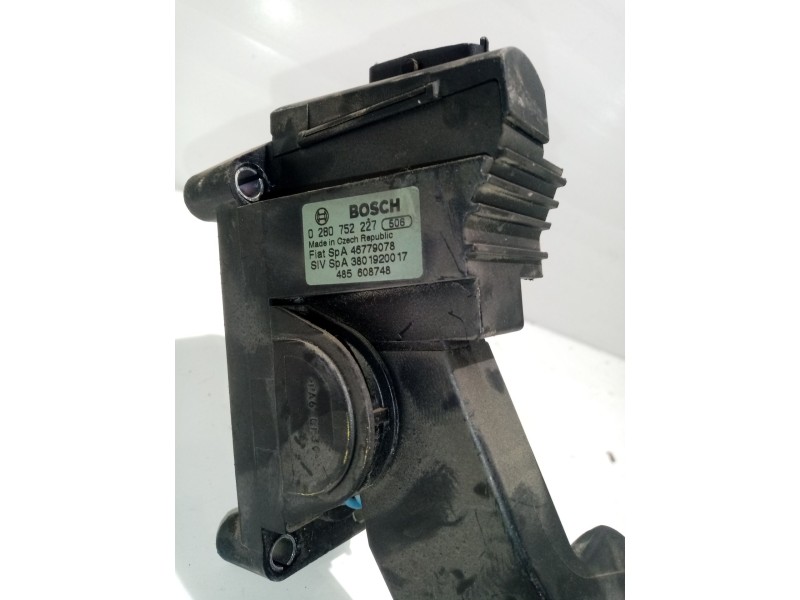Recambio de pedal acelerador para fiat stilo (192) 1.9 jtd cat referencia OEM IAM 0280752227  