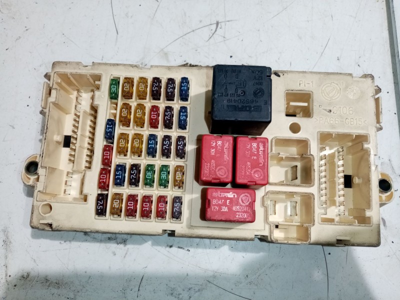 Recambio de caja reles / fusibles para fiat stilo (192) 1.9 jtd cat referencia OEM IAM 51715858  