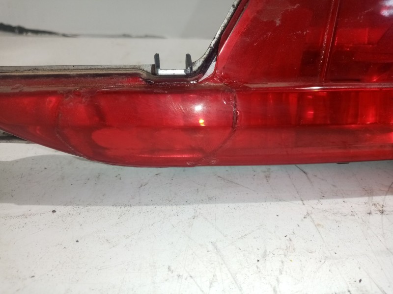 Recambio de piloto trasero central para peugeot 208 referencia OEM IAM 9674308980  