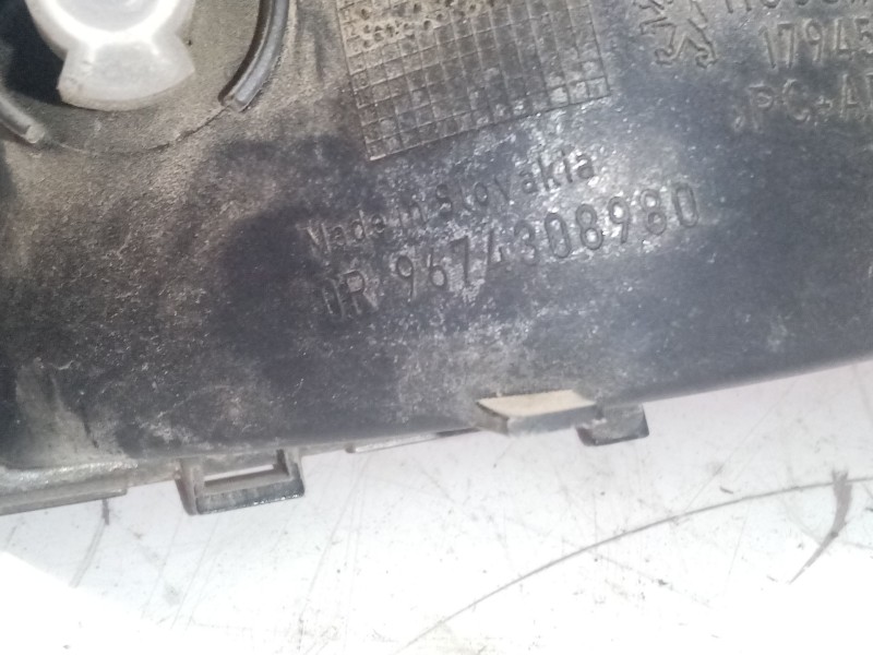 Recambio de piloto trasero central para peugeot 208 referencia OEM IAM 9674308980  
