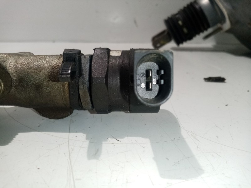 Recambio de rampa inyectora para mercedes-benz clase e (w210) berlina referencia OEM IAM A6110700395  