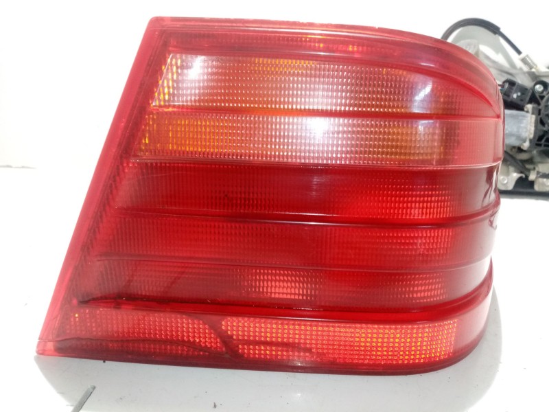 Recambio de piloto trasero derecho para mercedes-benz clase e (w210) berlina referencia OEM IAM A2108204464  