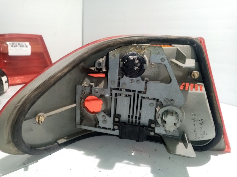 Recambio de piloto trasero derecho para mercedes-benz clase e (w210) berlina referencia OEM IAM A2108204464  