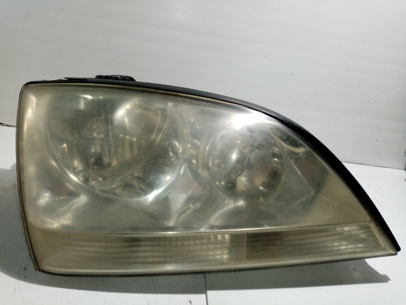 Recambio de faro derecho para kia sorento 2.5 crdi cat referencia OEM IAM 921023E060  