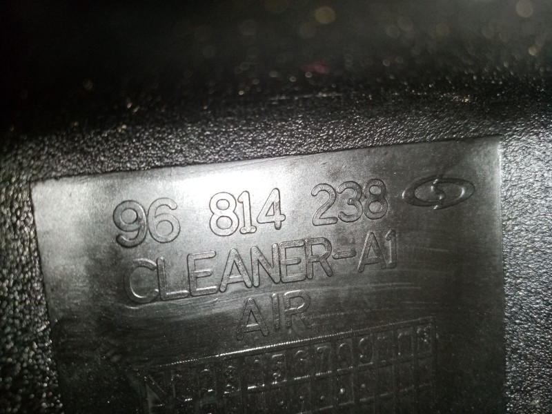 Recambio de filtro aire para chevrolet kalos 1.4 se referencia OEM IAM 96814238  