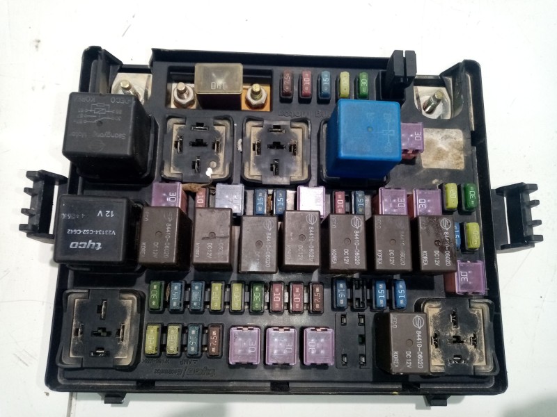 Recambio de caja reles / fusibles para ssangyong rodius 2.7 turbodiesel cat referencia OEM IAM A120ED  