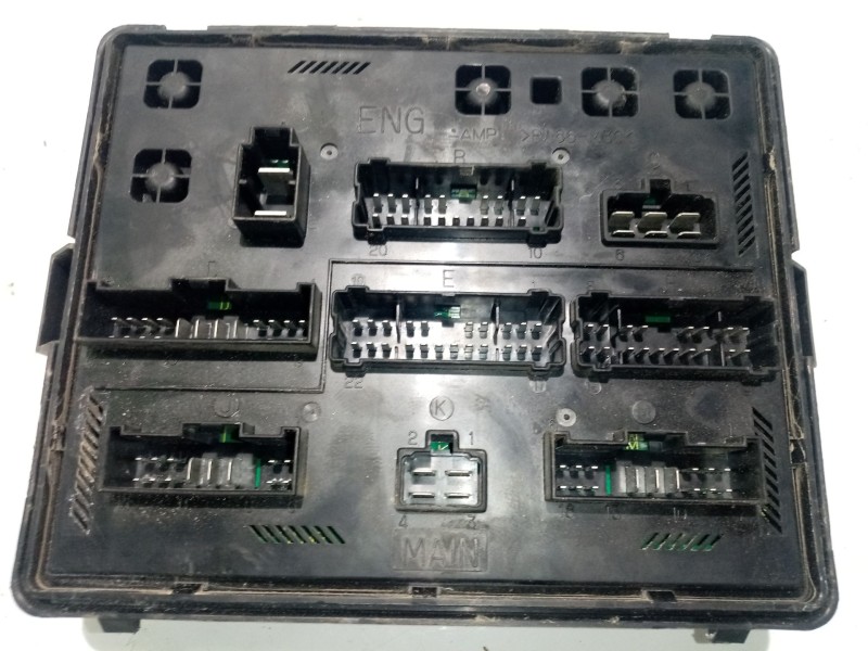 Recambio de caja reles / fusibles para ssangyong rodius 2.7 turbodiesel cat referencia OEM IAM A120ED  