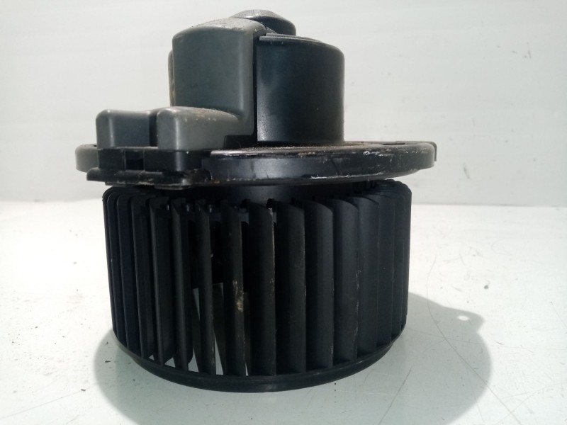 Recambio de ventilador calefaccion para ssangyong rodius 2.7 turbodiesel cat referencia OEM IAM 03361614101  