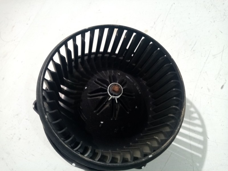 Recambio de ventilador calefaccion para ssangyong rodius 2.7 turbodiesel cat referencia OEM IAM 03361614101  