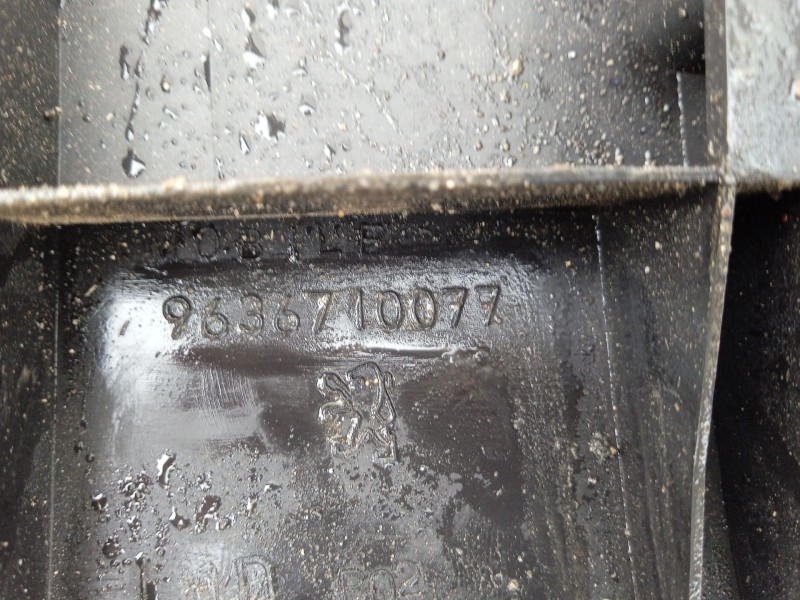Recambio de moldura para peugeot 206 cc referencia OEM IAM 9636710077  
