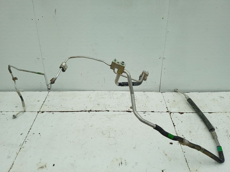 Recambio de tubos aire acondicionado para ssangyong rodius 2.7 turbodiesel cat referencia OEM IAM 6863021052  