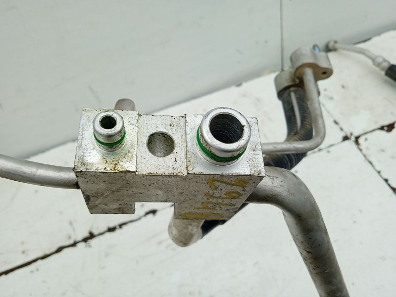 Recambio de tubos aire acondicionado para ssangyong rodius 2.7 turbodiesel cat referencia OEM IAM 6863021052  