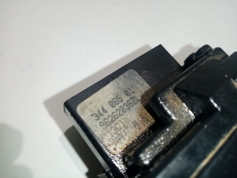 Recambio de mando limpia para peugeot 206 cc referencia OEM IAM 96262036ZL 6239H2 