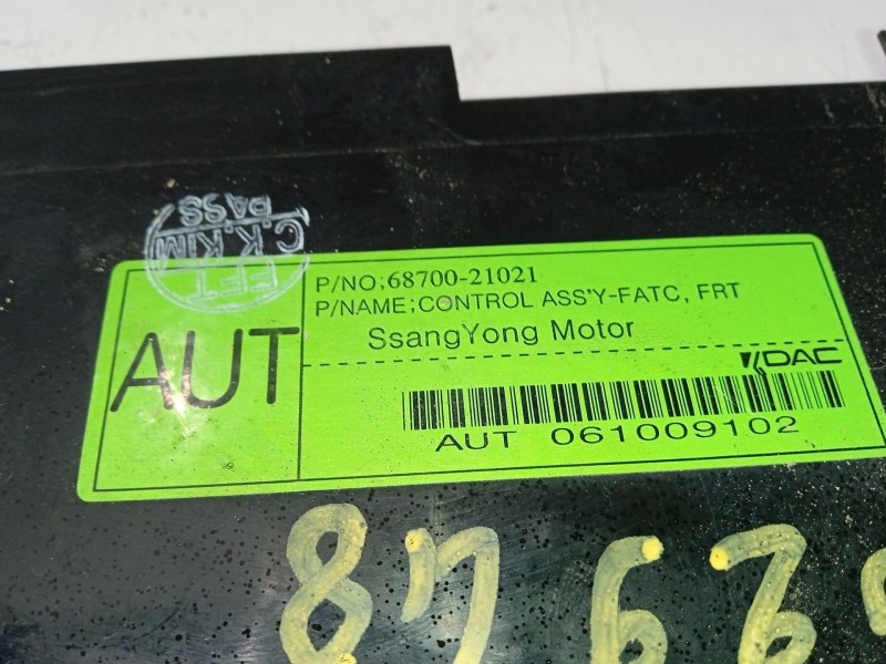 Recambio de mando climatizador para ssangyong rodius 2.7 turbodiesel cat referencia OEM IAM 6870021021  
