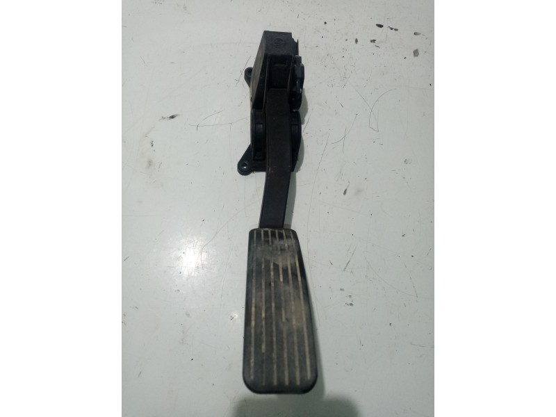 Recambio de pedal acelerador para ssangyong rodius 2.7 turbodiesel cat referencia OEM IAM 2055021002  