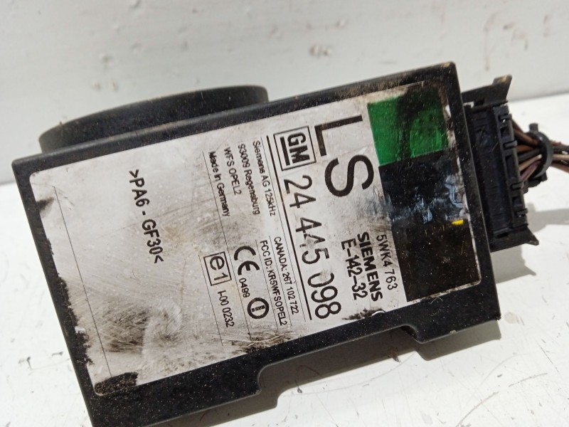 Recambio de antena para opel combo (corsa c) referencia OEM IAM 24445098  