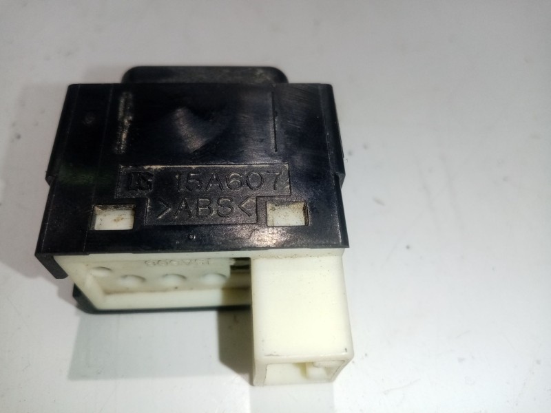 Recambio de interruptor para lexus rx 400h referencia OEM IAM 15A607  