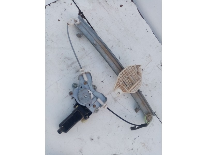 Recambio de elevalunas trasero derecho para kia magentis gls referencia OEM IAM 8340438011  