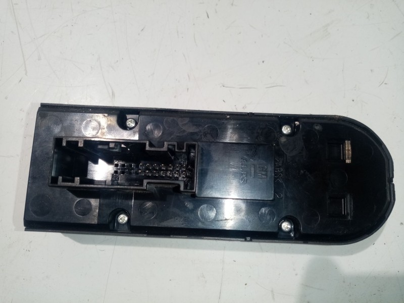 Recambio de mando elevalunas delantero izquierdo para opel zafira b 1.9 cdti referencia OEM IAM 13228706  
