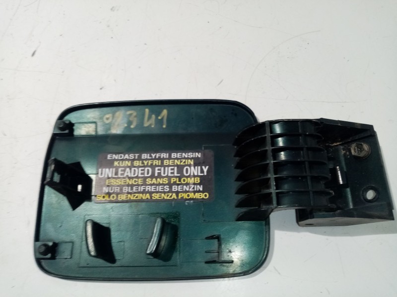 Recambio de tapa exterior combustible para kia magentis gls referencia OEM IAM 695103C001  