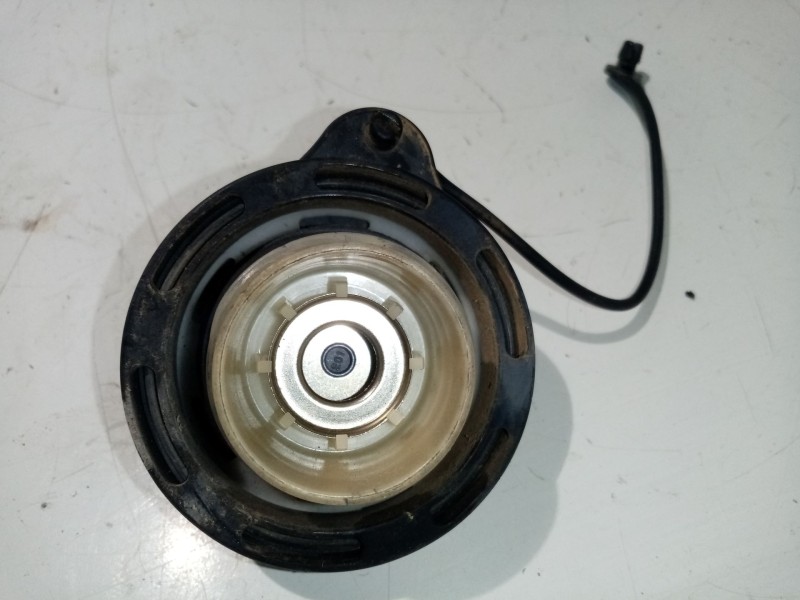 Recambio de tapon combustible para kia magentis gls referencia OEM IAM 310103F600  
