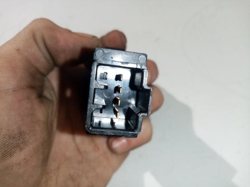 Recambio de interruptor para kia magentis gls referencia OEM IAM 864W02970 933503C000 