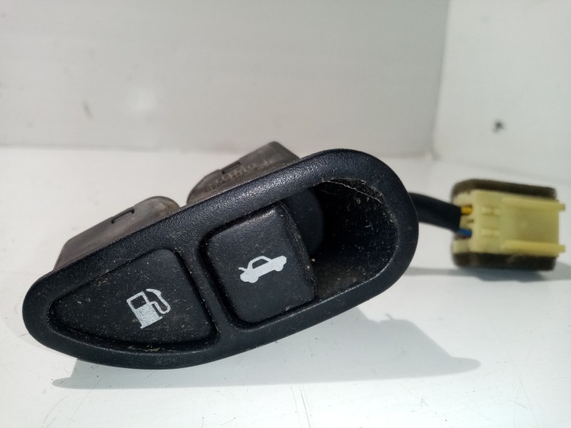 Recambio de interruptor para kia magentis gls referencia OEM IAM 935553D010  