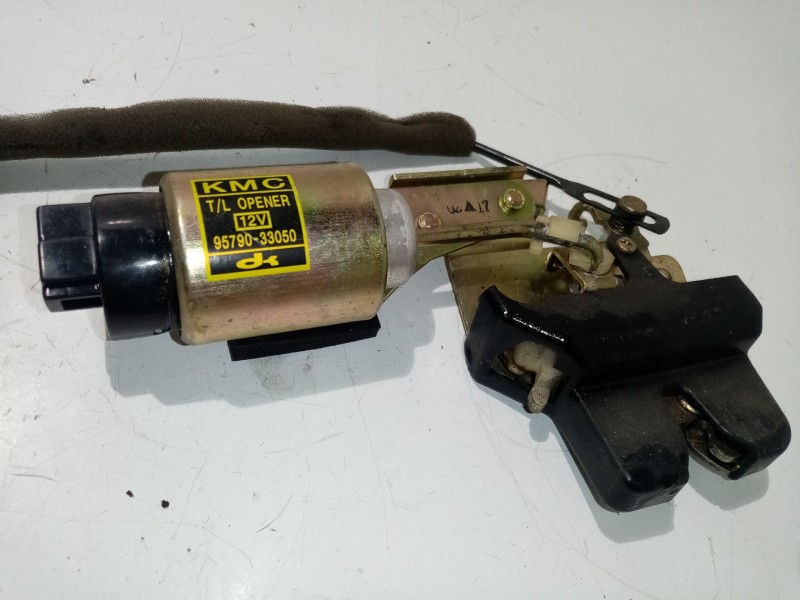 Recambio de cerradura maletero / porton para kia magentis gls referencia OEM IAM 9579033050 812303C010 