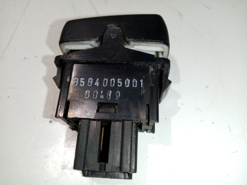 Recambio de interruptor para ssangyong musso 2.9 tdi lux referencia OEM IAM 8584005001  